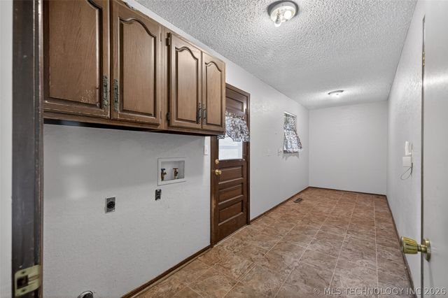 10476 Goldenrod Lane, Sand Springs, OK 74063