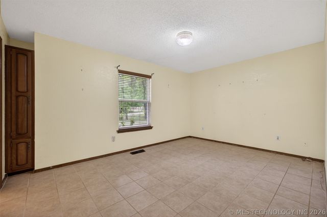 10476 Goldenrod Lane, Sand Springs, OK 74063
