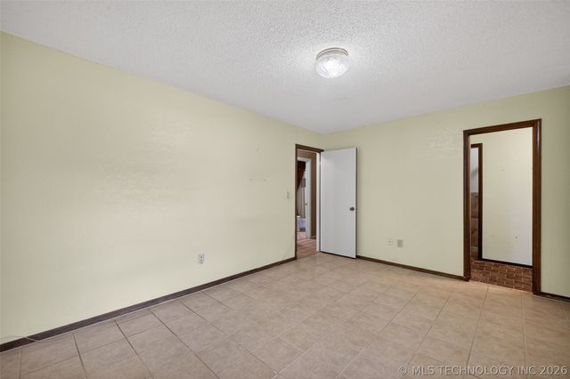 10476 Goldenrod Lane, Sand Springs, OK 74063