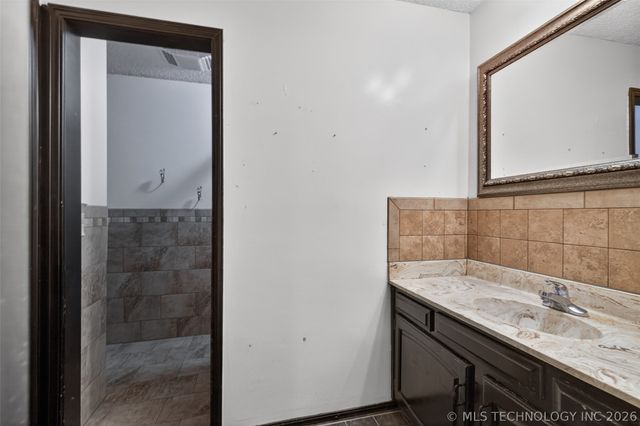 10476 Goldenrod Lane, Sand Springs, OK 74063