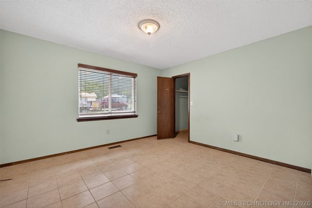 10476 Goldenrod Lane, Sand Springs, OK 74063