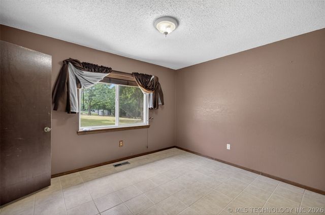 10476 Goldenrod Lane, Sand Springs, OK 74063