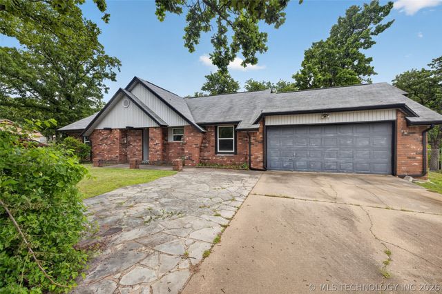 10476 Goldenrod Lane, Sand Springs, OK 74063