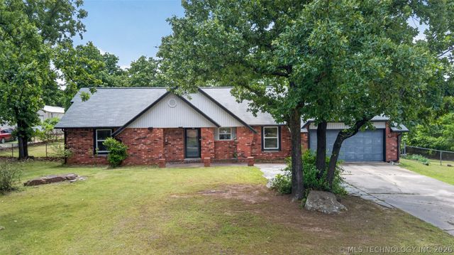 10476 Goldenrod Lane, Sand Springs, OK 74063