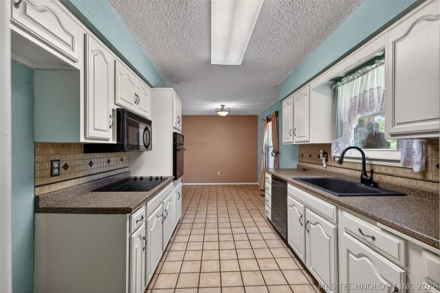 10476 Goldenrod Lane, Sand Springs, OK 74063