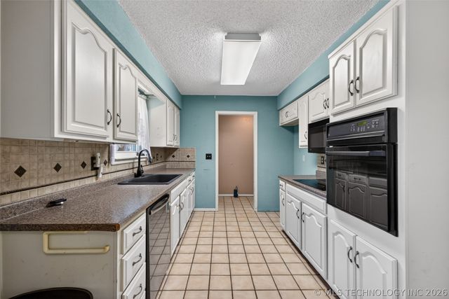 10476 Goldenrod Lane, Sand Springs, OK 74063