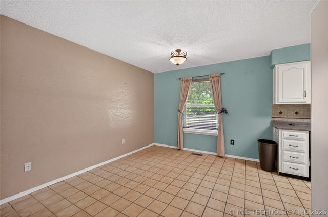 10476 Goldenrod Lane, Sand Springs, OK 74063