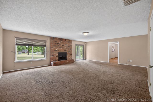 10476 Goldenrod Lane, Sand Springs, OK 74063
