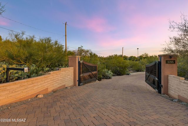 5705 N Lady Lane, Tucson, AZ 85704