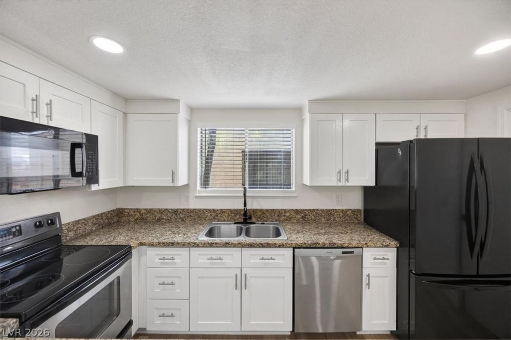 4454 West Desert Inn Road D, Las Vegas, NV 89102 — photo 2