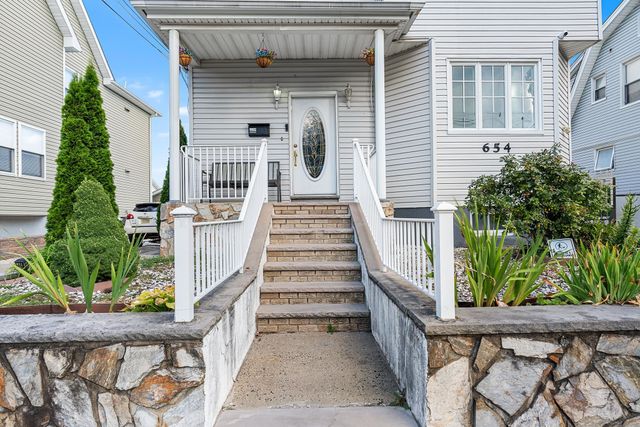 656 DEVON ST, Kearny, NJ 07032