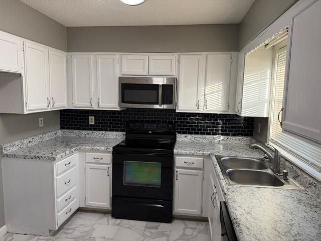 6989 AMBERLY WAY DR, Cordova, TN 38018