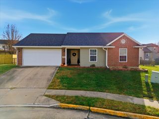 2202 SILVER LEAF CT, Columbia, MO 65201