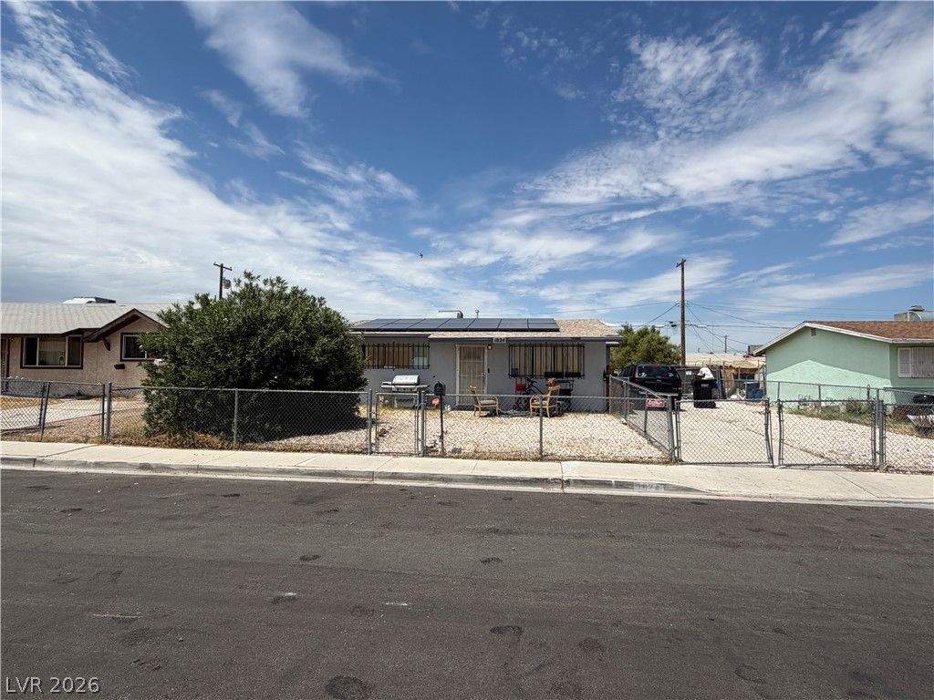1824 West McDonald Avenue, North Las Vegas, NV 89032