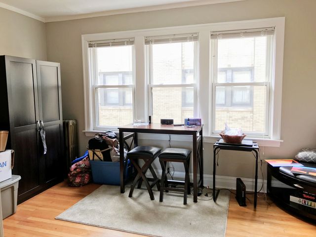 6813 21st Street 1402, Berwyn, IL 60402