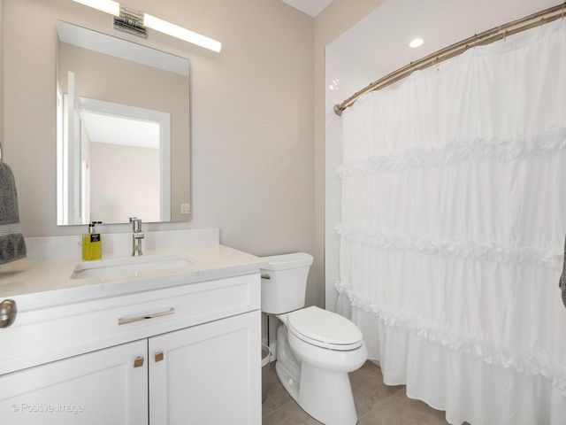 225 Burlington Avenue TH1, Clarendon Hills, IL 60514