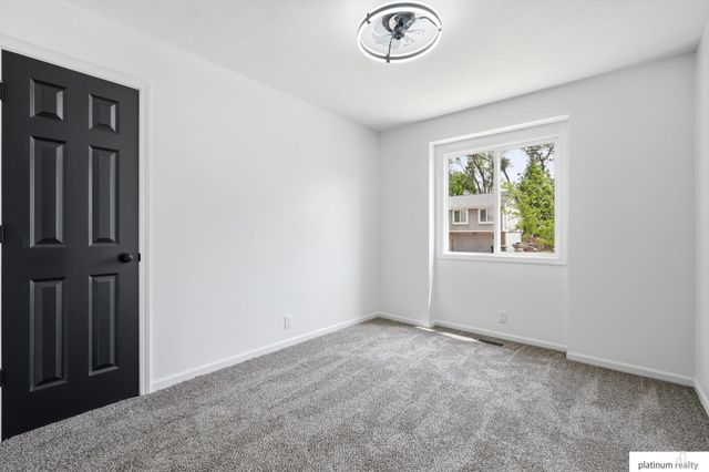 8836 N 81 Avenue, Omaha, NE 68122