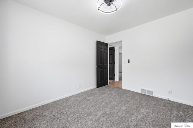 8836 N 81 Avenue, Omaha, NE 68122