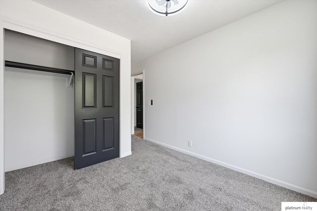 8836 N 81 Avenue, Omaha, NE 68122