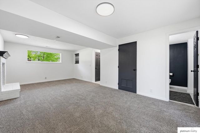 8836 N 81 Avenue, Omaha, NE 68122