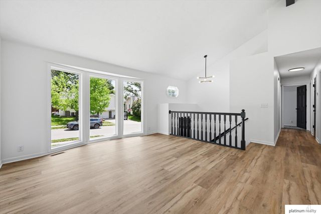 8836 N 81 Avenue, Omaha, NE 68122