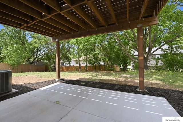 8836 N 81 Avenue, Omaha, NE 68122