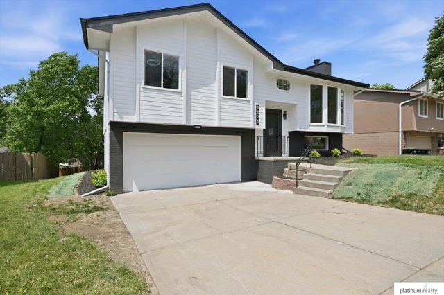 8836 N 81 Avenue, Omaha, NE 68122