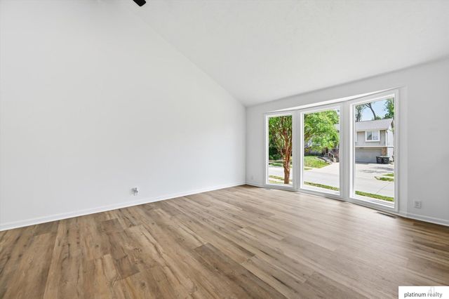 8836 N 81 Avenue, Omaha, NE 68122