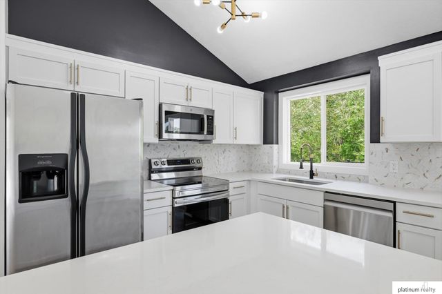 8836 N 81 Avenue, Omaha, NE 68122