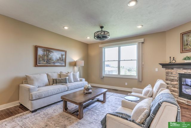 5817 N 159th Street, Omaha, NE 68116