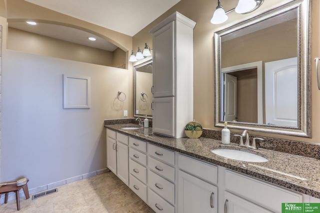 5817 N 159th Street, Omaha, NE 68116
