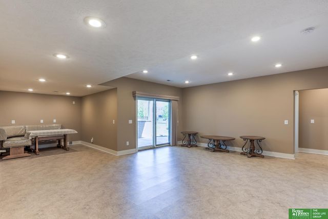 5817 N 159th Street, Omaha, NE 68116