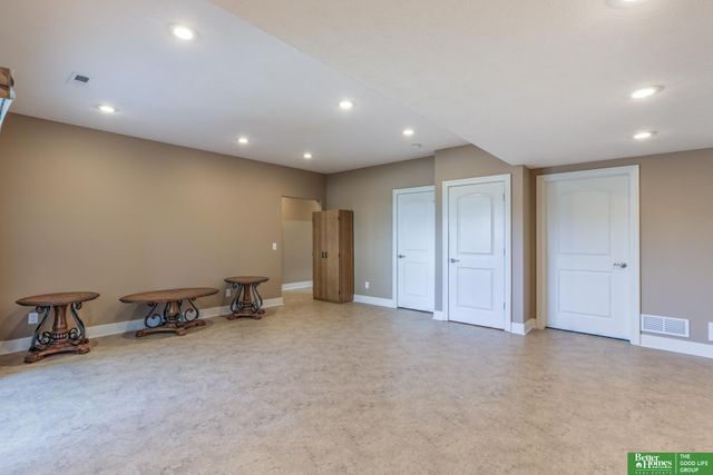 5817 N 159th Street, Omaha, NE 68116