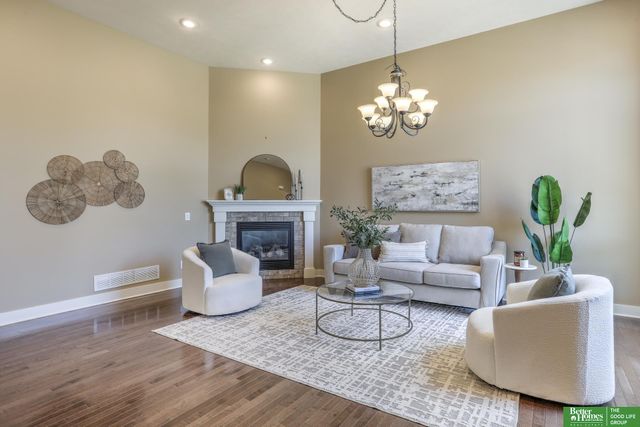 5817 N 159th Street, Omaha, NE 68116