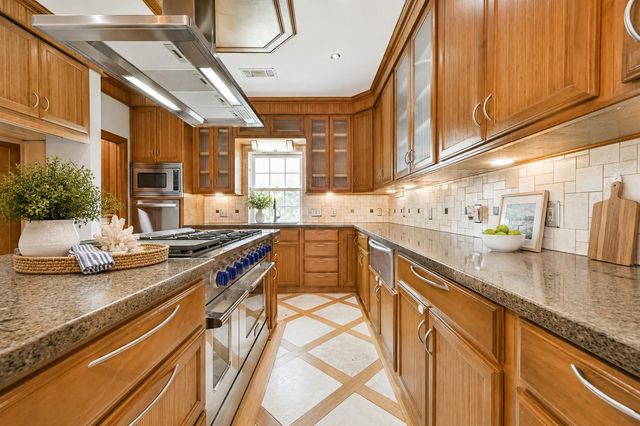 920 Grove Road, Clear Lake Shores, TX 77565