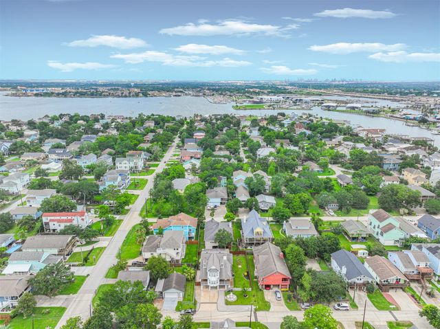 920 Grove Road, Clear Lake Shores, TX 77565