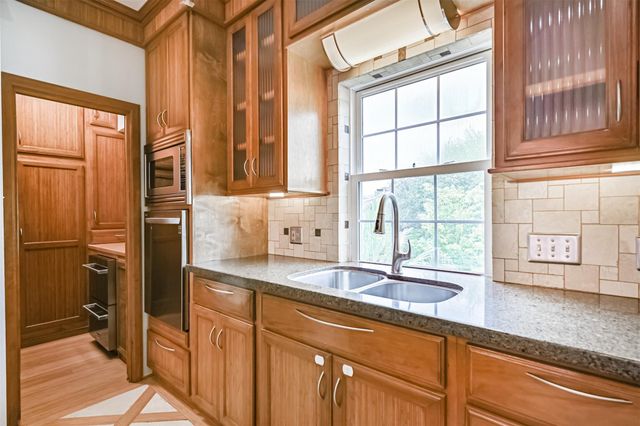 920 Grove Road, Clear Lake Shores, TX 77565