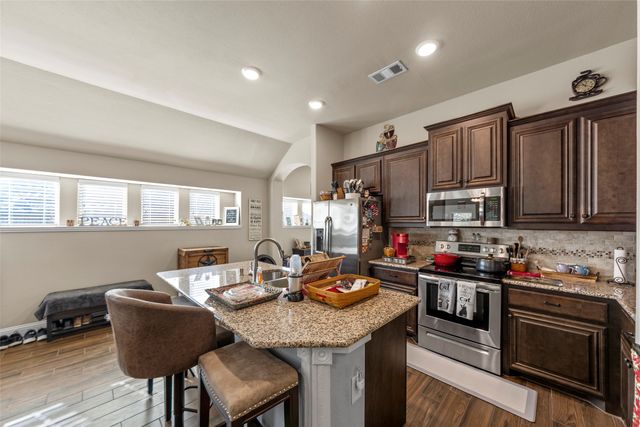 652 Cottage Place, Lavon, TX 75166