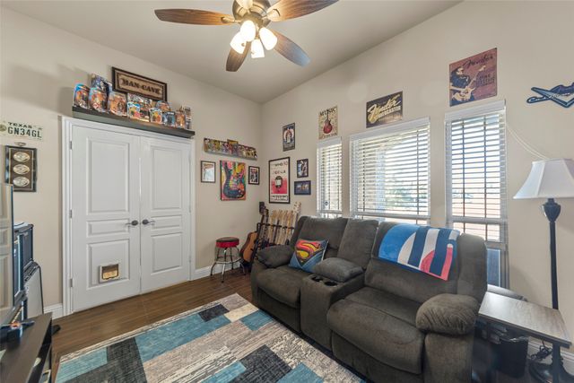 652 Cottage Place, Lavon, TX 75166