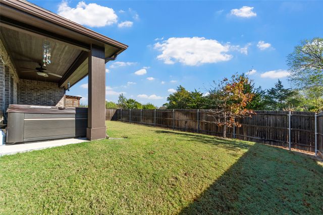 652 Cottage Place, Lavon, TX 75166