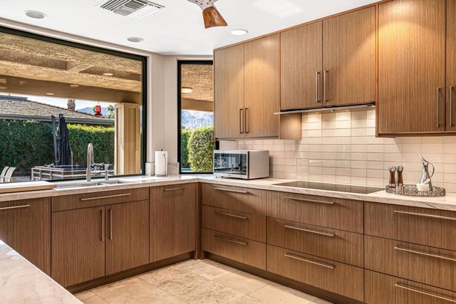 8 Dartmouth Drive, Rancho Mirage, CA 92270