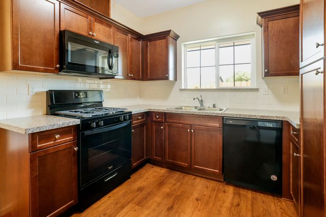 1147 W Putnam Avenue, Porterville, CA 93257