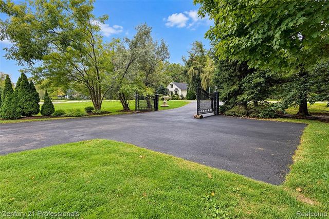 1466 N Beck Road, Canton, MI 48187