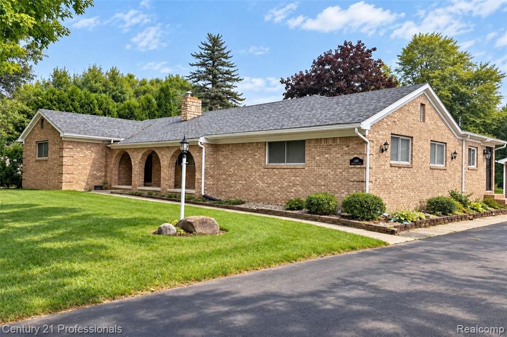 1466 N Beck Road, Canton, MI 48187