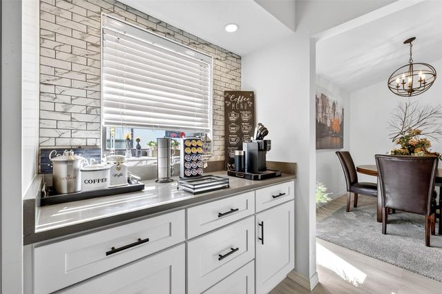 222 LINGER LANE, Sun City Center, FL 33573