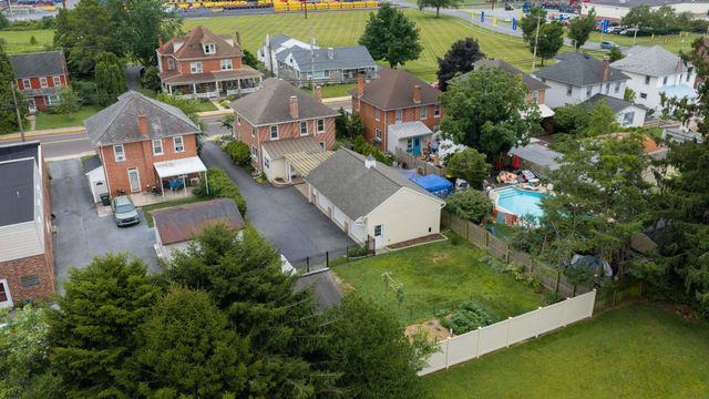 585 W MAIN ST, New Holland, PA 17557