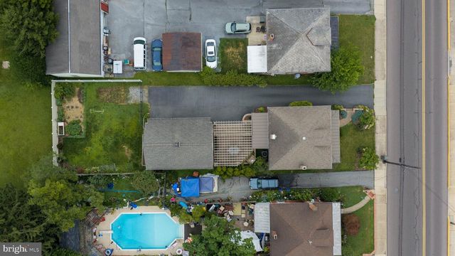 585 W MAIN ST, New Holland, PA 17557