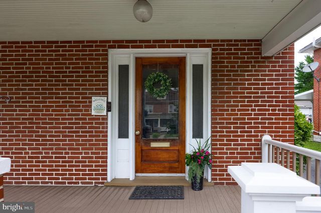 585 W MAIN ST, New Holland, PA 17557