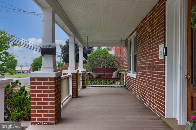 585 W MAIN ST, New Holland, PA 17557