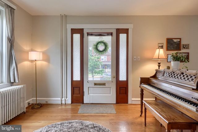 585 W MAIN ST, New Holland, PA 17557